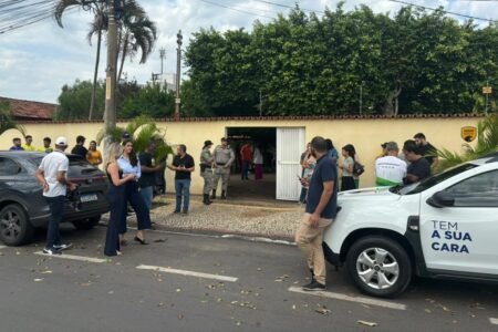 Seção eleitoral que Bolsonaro visitará em goiânia tem baixa movimentação