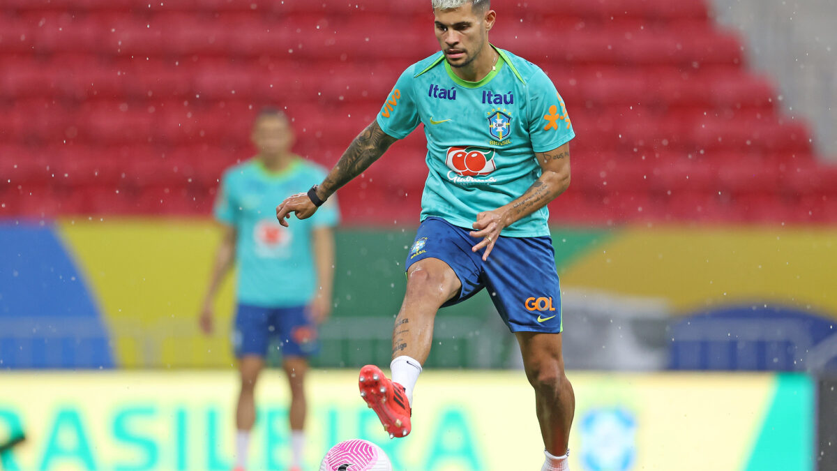 Bruno Guimarães treinando em Brasília com a Seleção