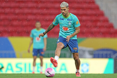 Bruno Guimarães treinando em Brasília com a Seleção