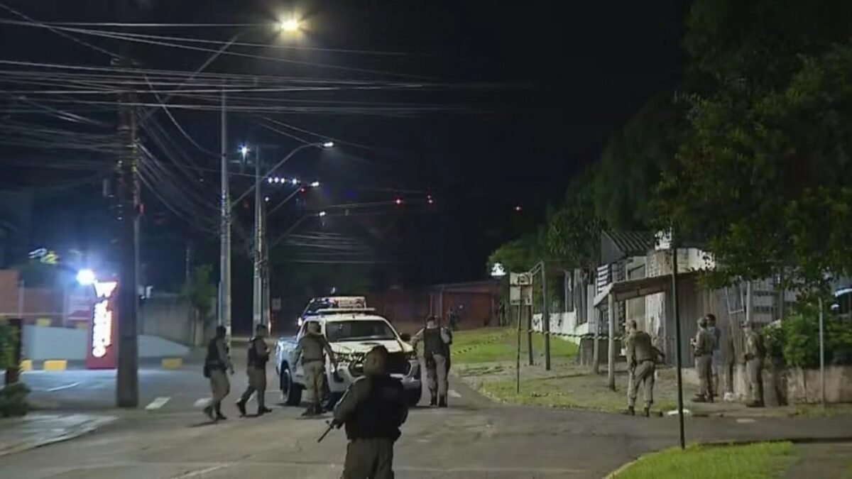 Atirador que matou pai, irmão e policial é encontrado morto dentro de casa em Novo Hamburgo (RS) Nove pessoas estão feridas
