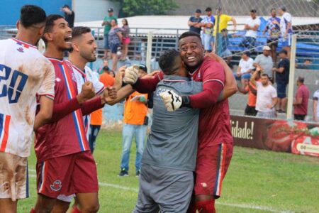 Jogadores do Guanabara City comemorando classificação