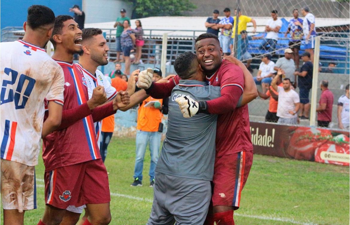 Jogadores do Guanabara City comemorando classificação