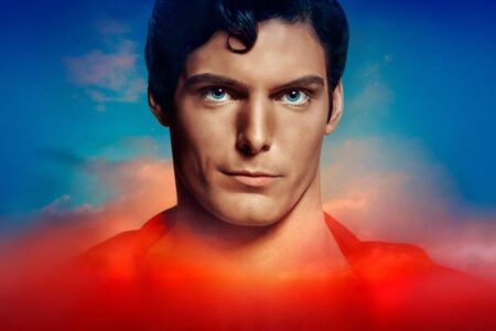 Em termos de estrutura narrativa, "Super/Man - A História de Christopher Reeve" não foge do padrão habitual de obras documentais, mas o grande feito do filme é justamente trabalhar a importância de seu personagem principal sem soar chapa branca, mas de maneira emocionante por colocar o homem à frente da celebridadade - e apresentar ao mundo a história memorável de Reeves que alcançou o estrelato após ser escolhido para interpretar o Superman no filme homônimo de 1978, e que anos mais tarde, em 1995, sofreu uma queda de cavalo que o tornou tetraplégico e mudou radicalmente a sua, e a vida de todos ao seu redor.