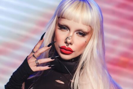 Aposta do cenário musical mistura referências que vão do pop ao funk/eletrofunk Cantora goiana Maaju lança novo clipe; assista 'Malvadona'