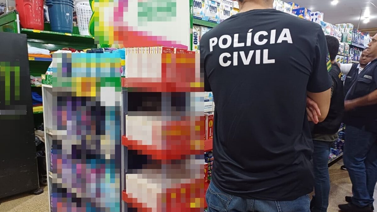 Polícia e Procon apreendem caixas de sabão em pó falsificado em supermercado de Anápolis