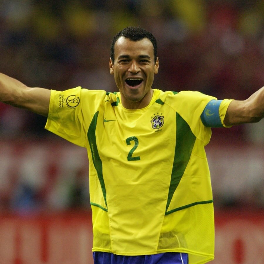 Cafu com a braçadeira de capitão do Brasil