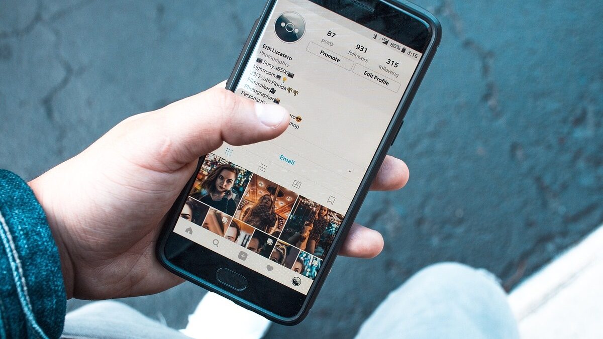 Redes sociais estão ligadas à ansiedade e depressão em adolescentes, diz estudo de Oxford