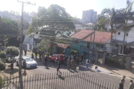 Fotos mostram arma, munições e marcas de tiro; veja Imagens mostram como ficou a casa do atirador em Novo Hamburgo (RS)