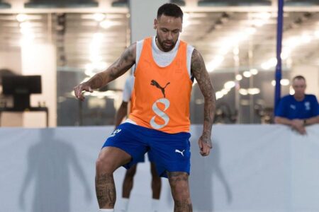 Neymar treinando no Al-Hilal para voltar aos gramados