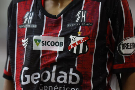 Camisa oficial do Anápolis com detalhes