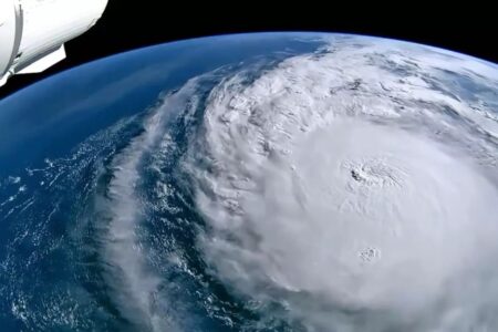 Furacão Milton: veja fotos e vídeos da tempestade na Flórida Rajadas de ventos chegaram a 200 km/h e ondas de até 8 metros foram formadas