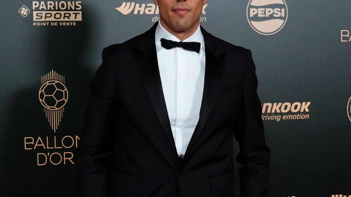 Rodri ao chegar na premiação da Bola de Ouro