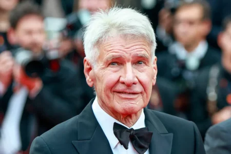 Harrison Ford não é estranho às franquias de sucesso de Hollywood, tendo interpretado Han Solo e Indiana Jones ao longo de décadas. E agora, o ator de 82 anos está se juntando ao Universo Cinematográfico Marvel como Thaddeus "Thunderbolt" Ross/Hulk Vermelho no próximo "Capitão América: Admirável Mundo Novo". Falando à revista GQ, Ford disse que seria "bobo" evitar a Marvel quando é algo que os espectadores claramente respondem há anos.