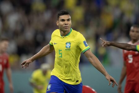 Casemiro comemorando gol pela Seleção Brasileira