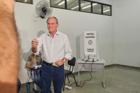 Anápolis: Gomide vota na abertura da seção e defende a importância do debate eleitoral