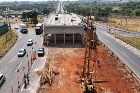 Goinfra executa segunda etapa das obras do viaduto do Portal da Fé, em Trindade Projeto entra na fase de reforço e nivelamento do solo