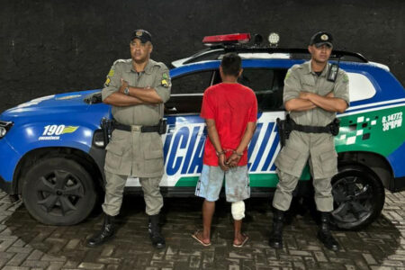 Homem em situação de rua é atacado com pedaço de vidro durante tentativa de roubo em Goiânia (Foto: PM)