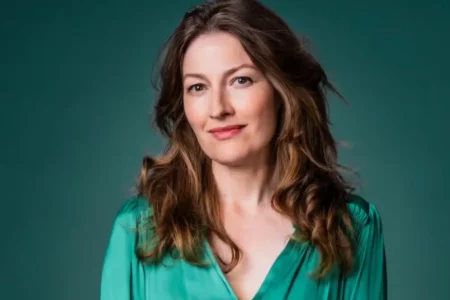 A série dos Lanternas Verdes da HBO, intitulada "Lanternas", escalou Kelly Macdonald para um papel regular, revelou a Variety.