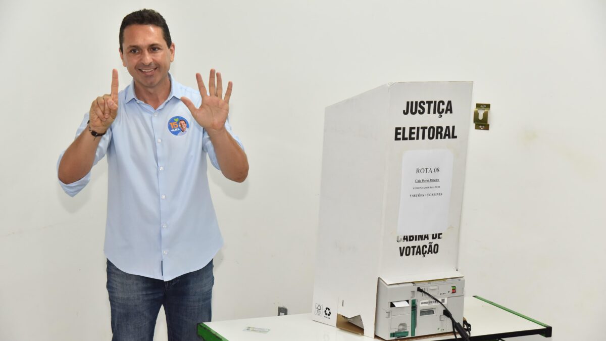 Candidato a prefeito Leandro Vilela após votar em Aparecida (Foto: Divulgação)