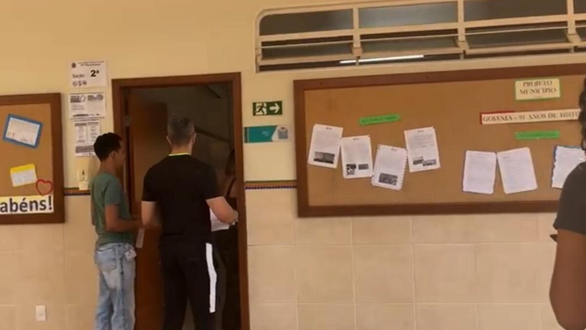 Escola onde Fred votou ao lado de Bolsonaro teve apenas 50 eleitores na primeira hora