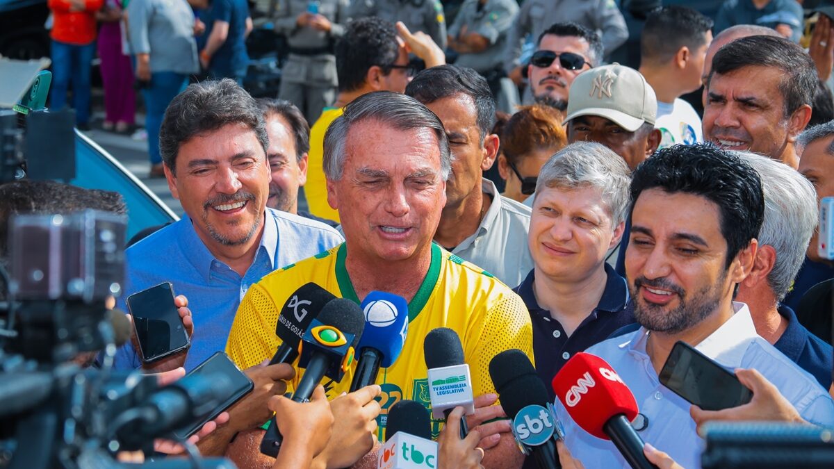 'Só tem em cima da direita', diz Bolsonaro sobre ação da PF contra Gayer