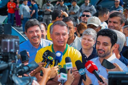 'Só tem em cima da direita', diz Bolsonaro sobre ação da PF contra Gayer