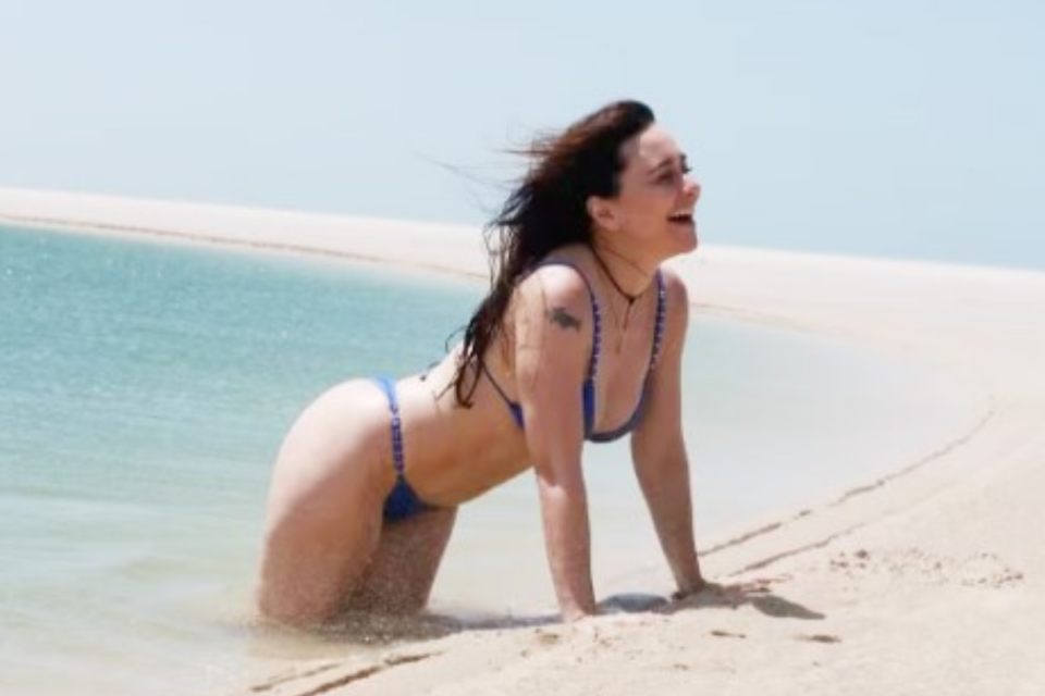 Alessandra Negrini em praia do Ceará (Foto: Reprodução)