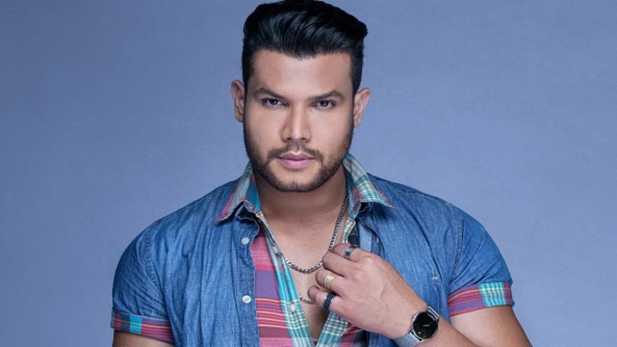 Israel Novaes se apresenta em Goiânia