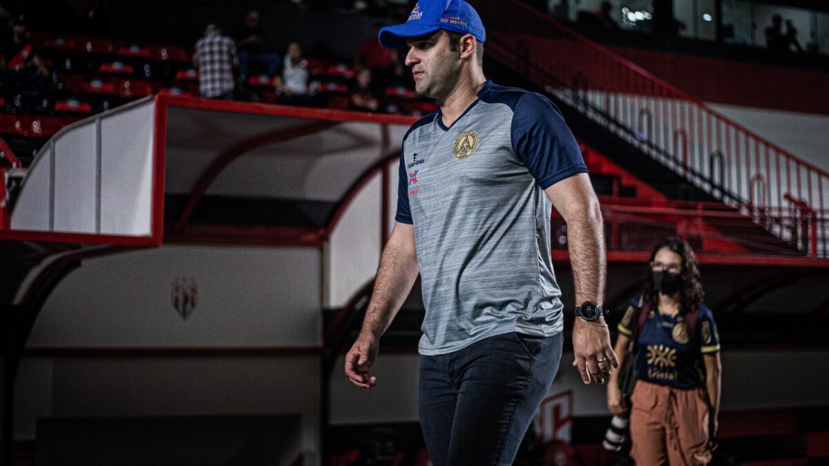 Thiago Carvalho durante passagem pela Aparecidense