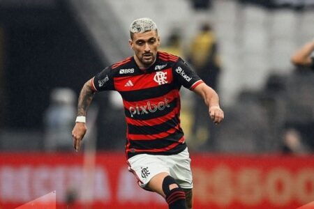 De Arrascaeta em ação pelo Flamengo