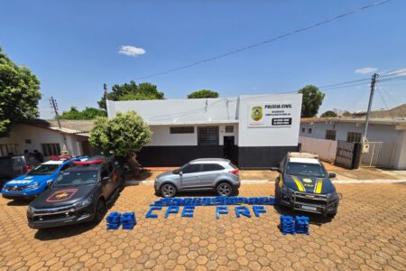 PRF e PM apreendem carro com 200 kg de maconha em Campo Alegre