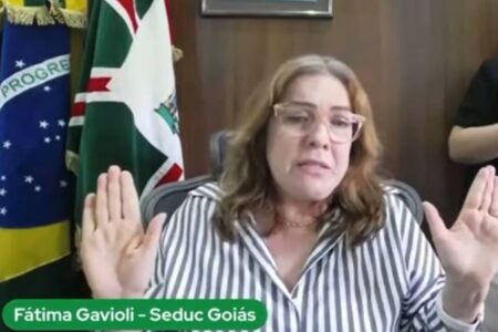 "Parece perseguição", diz professora exonerada após pergunta à secretária de Educação de Goiás em live