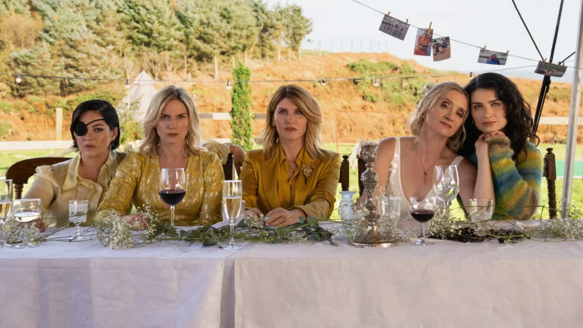 "Bad Sisters" ganhou novo trailer com as irmãs Garvey lidando com outro corpo dois anos depois que os espectadores as viram pela última vez na tela.