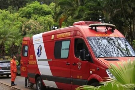 Criança de 2 anos morre após acidente com máquina de lavar no DF Bombeiros realizaram reanimação cardiopulmonar, mas menina não resistiu