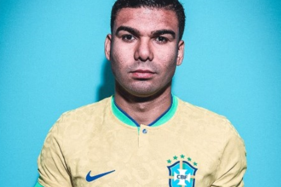 Casemiro com a camisa da seleção brasileira (Foto: Divulgação)