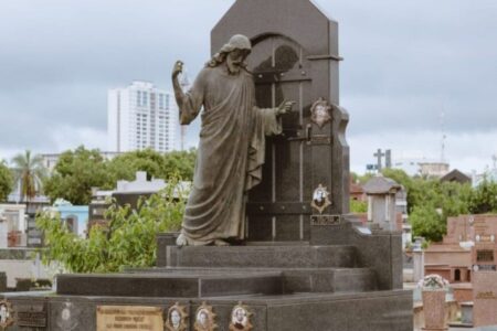 Turismo em cemitérios: entre memória, arte e história Por que visitar cemitérios está ganhando popularidade? espaços que vão além do luto