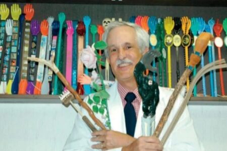 Dia do Colecionador: conheça as coleções mais estranhas pelo mundo Bolas de boliche, tipos raros de maçã, latas de Coca-cola....