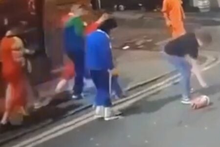 Cabeça decepada é confundida com enfeite de Halloween na Escócia Vítima era um idoso de 74 anos; entenda o caso