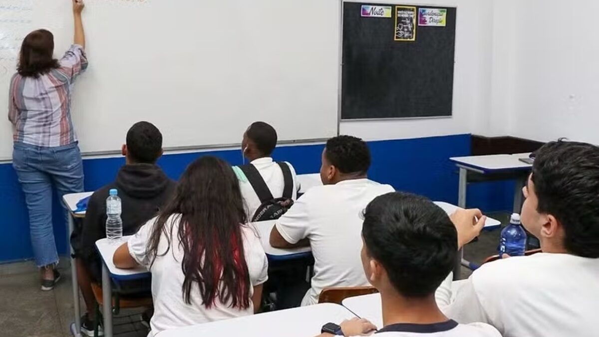 MEC fará concurso unificado para selecionar professores de escolas públicas Estados e municípios poderão participar do prova única