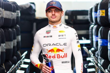 Max Verstappen no backstage da Red Bull