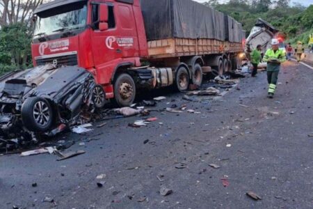Acidente que envolveu dez veículos resulta na morte de um homem na BR-050, em MG