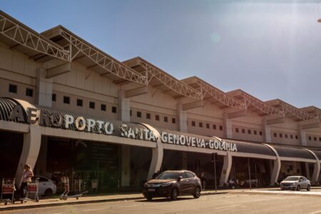 Policiais apuram denúncia de bomba no Aeroporto de Goiânia (Foto: divulgação)