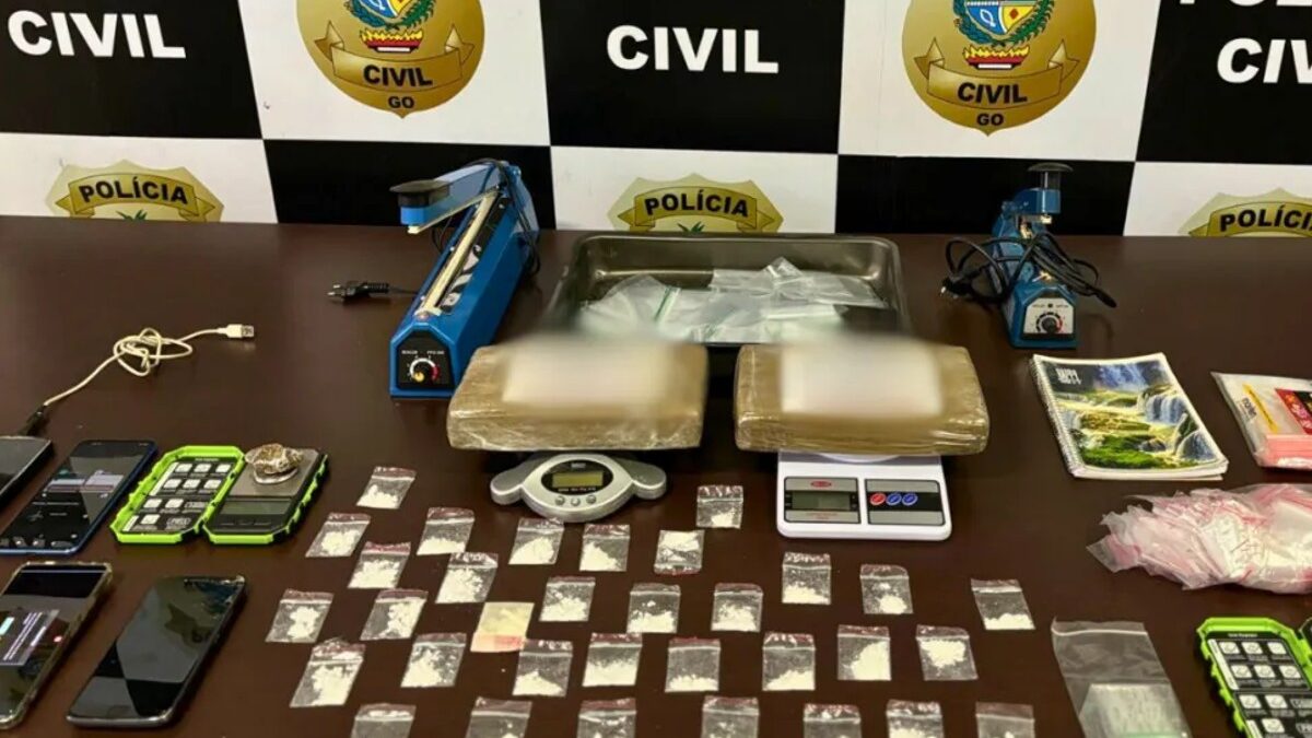 Polícia prende nove pessoas por manter laboratório e vender droga por delivery