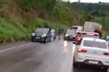 Acidente entre quatro veículos na GO-020 deixa feridos em Cristianópolis