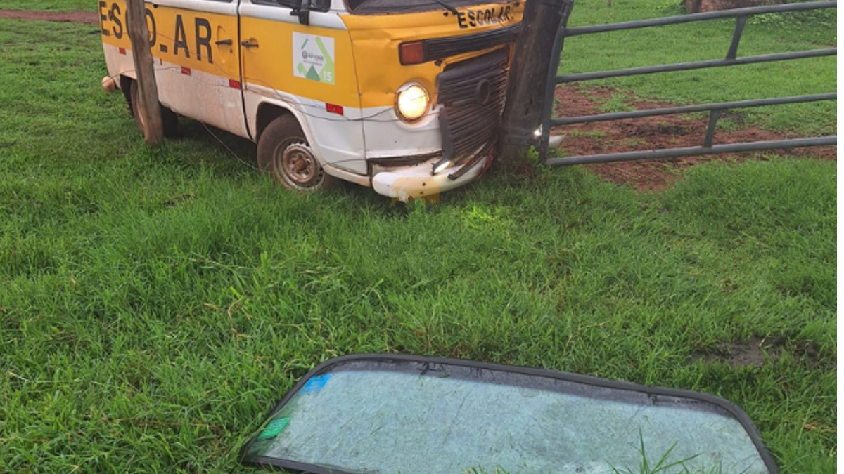 Crianças ficam feridas após acidente com van escolar em Rio Verde
