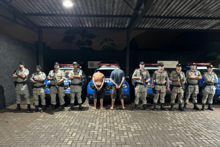 Suspeitos de assassinato em Goiânia se escondem em galinheiro para fugir da PM