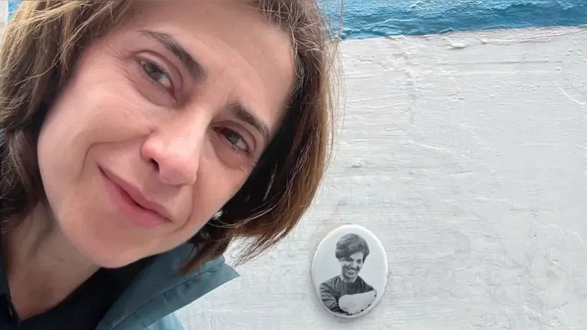 Fernanda Torres homenageia Eunice Paiva e visita túmulo da advogada