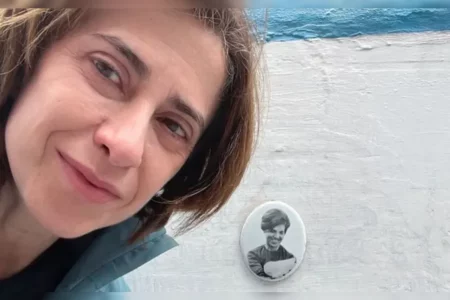 Fernanda Torres homenageia Eunice Paiva e visita túmulo da advogada