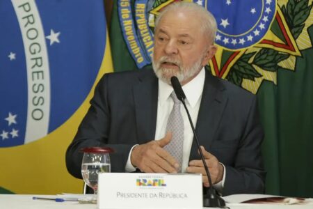 Lula se pronuncia publicamente pela primeira vez após plano para matá-lo A declaração provocou risos entre os presentes