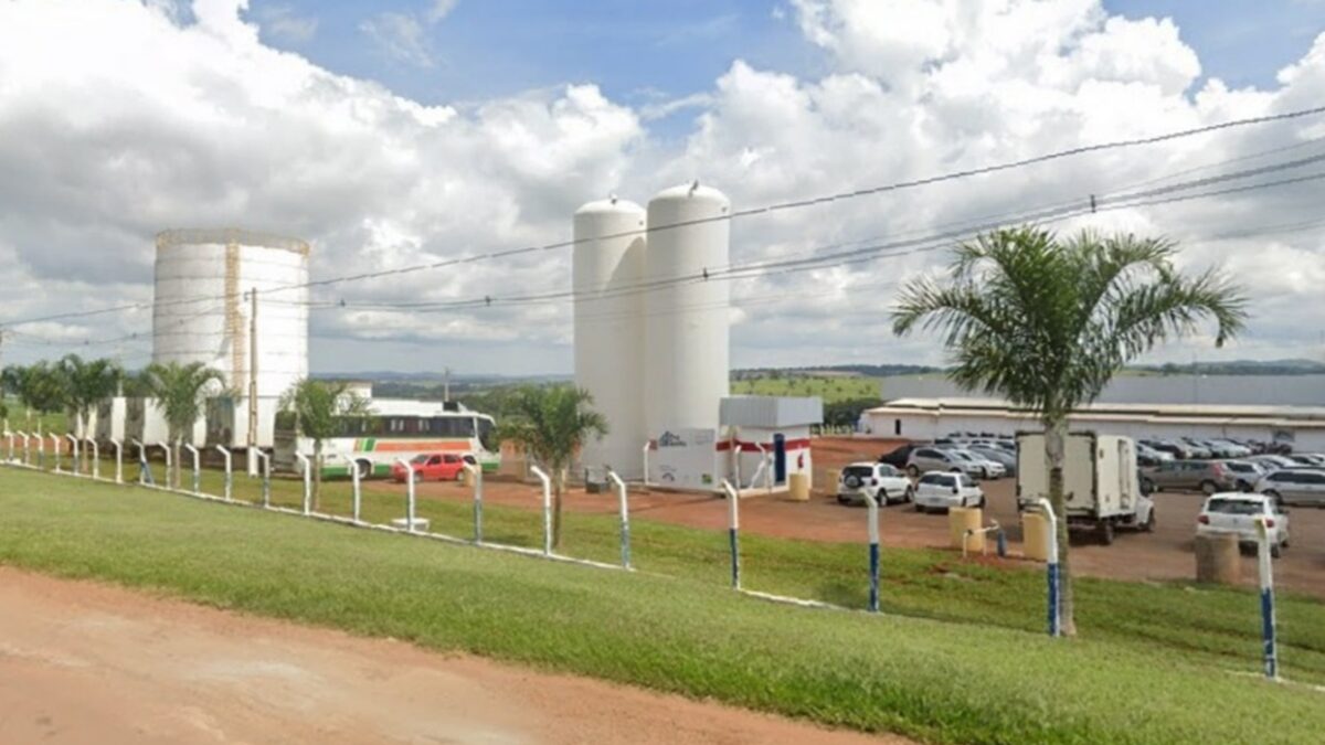 Vazamento de amônia em frigorífico de Inhumas deixa três feridos Um funcionário do local foi resgatado inconsciente